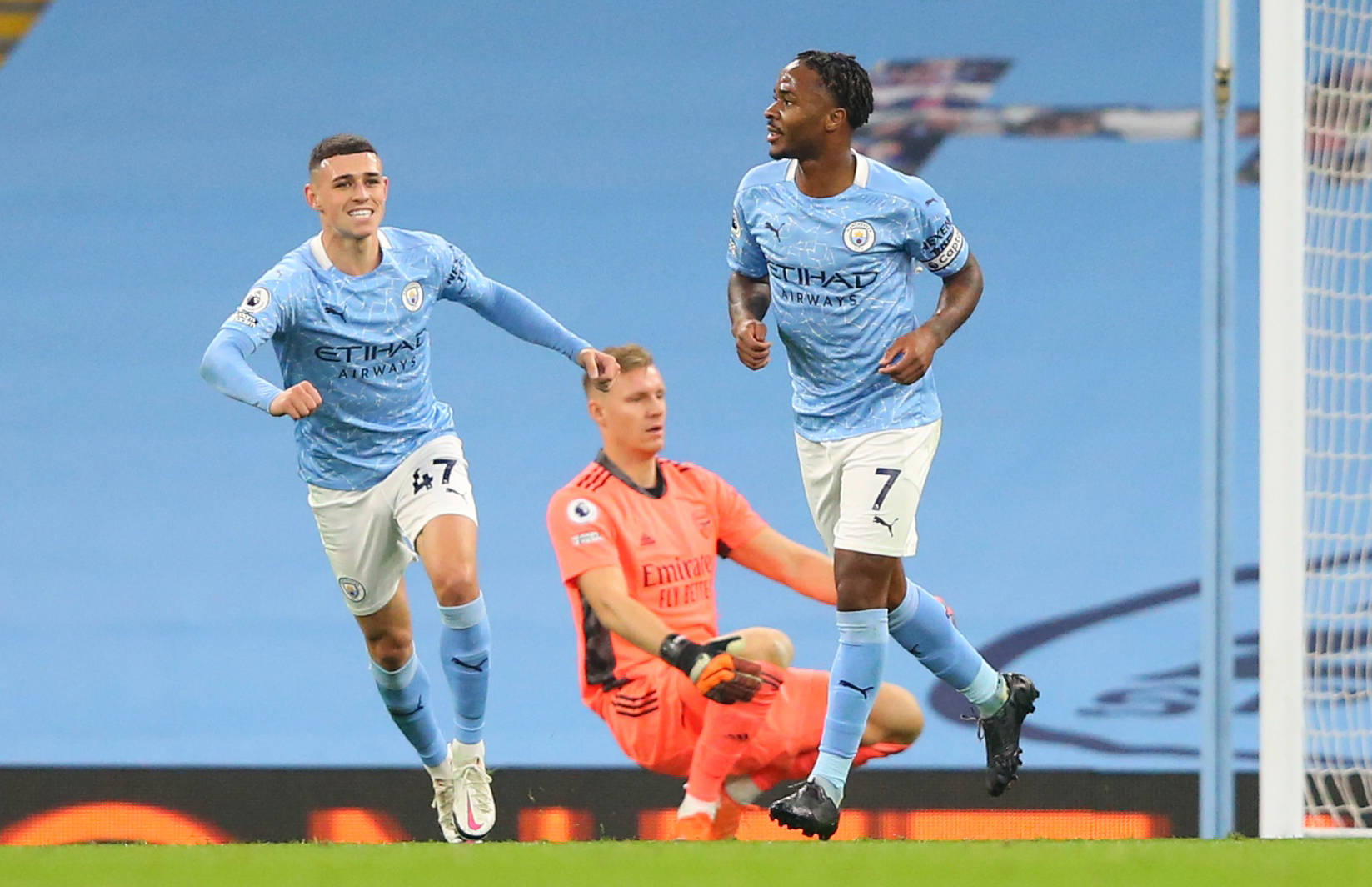 一位曾效力 一位曾效力